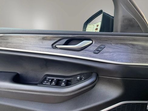 Used 2021 Jeep Grand Cherokee L Limited w/ Luxury Tech Group II AWD/4WD image 23