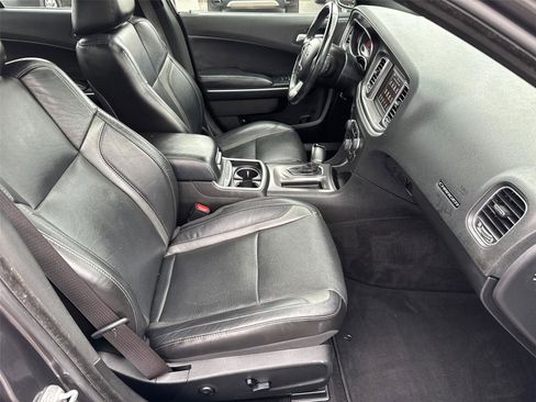 Used 2019 Dodge Charger SXT w/ Leather Interior Group image 16