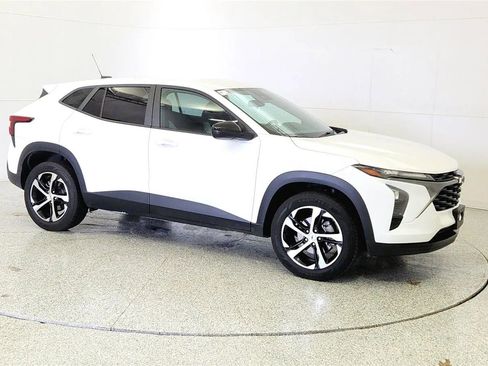 Used 2024 Chevrolet Trax RS w/ Driver Confidence Package image 5