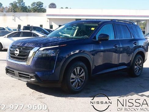 Used 2025 Nissan Pathfinder SV FWD image 4