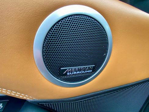 Used 2017 Land Rover Discovery First Edition image 23