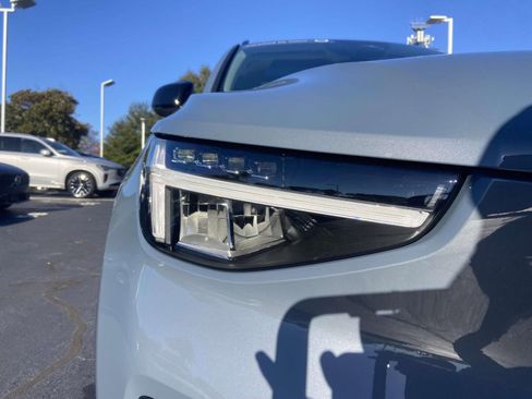 Certified 2023 Volvo XC40 B5 Plus w/ Protection Package Premier image 4