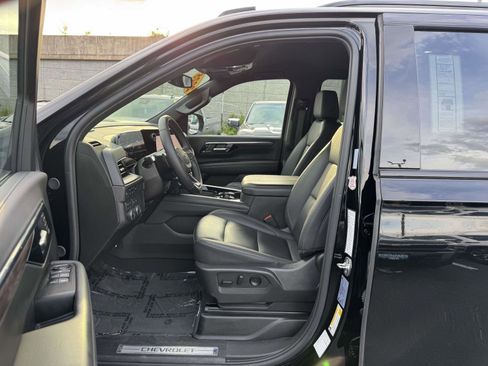 Used 2025 Chevrolet Suburban Z71 AWD/4WD image 21