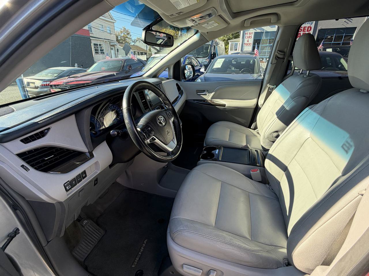 Used 2017 Toyota Sienna XLE w/ XLE Navigation Package FWD image 19