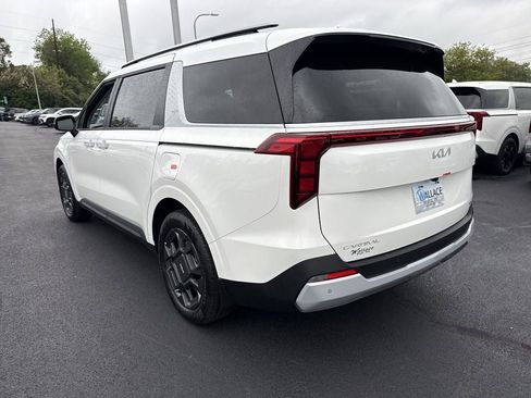 New 2026 Kia Carnival EX FWD image 3
