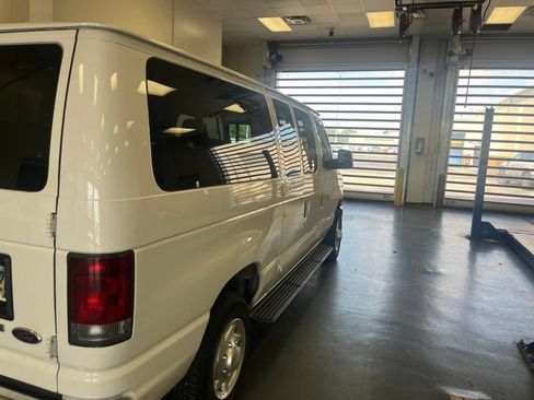 Used 2011 Ford E-350 and Econoline 350 XLT RWD image 8
