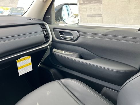 New 2025 Nissan Armada SV image 10