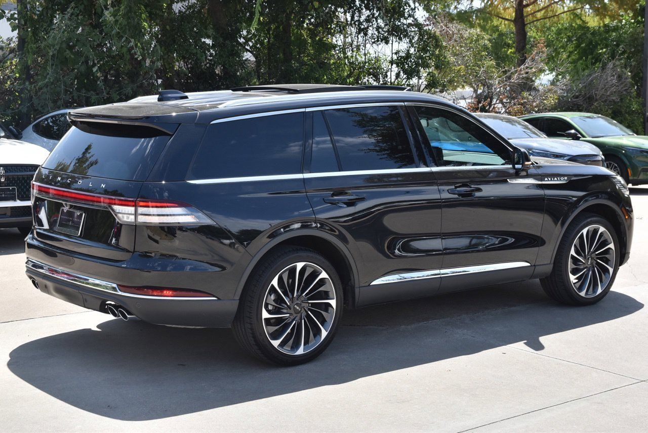 Used 2026 Lincoln Aviator Reserve AWD/4WD image 3