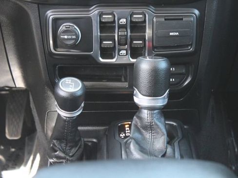 Used 2022 Jeep Wrangler Unlimited Sport AWD/4WD image 18