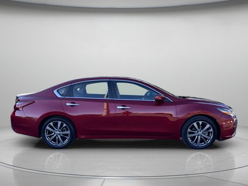 Used 2018 Nissan Altima 2.5 SR w/ SR Special Edition image 2