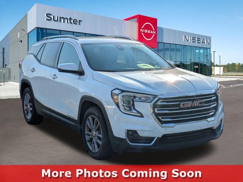 Used 2024 GMC Terrain SLT FWD image 1