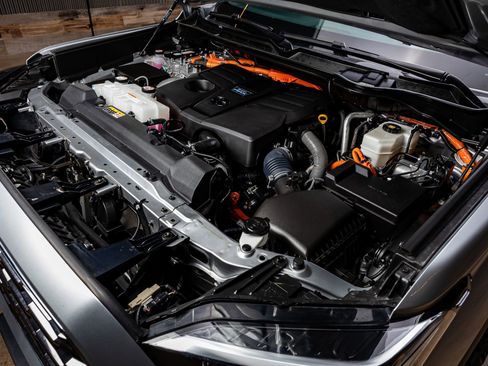 Used 2024 Toyota Sequoia Platinum image 41