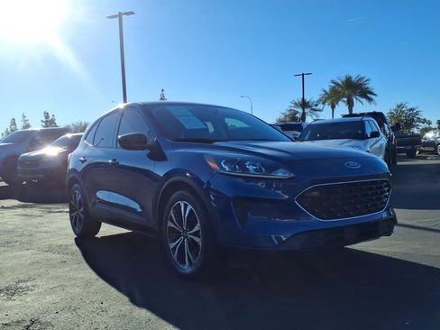 Certified 2022 Ford Escape SE w/ SE Sport Appearance Package image 8