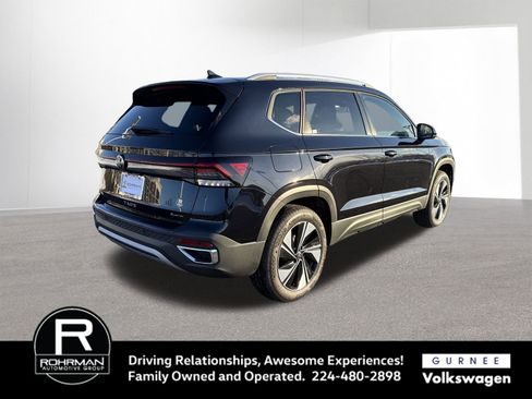New 2025 Volkswagen Taos SE image 9
