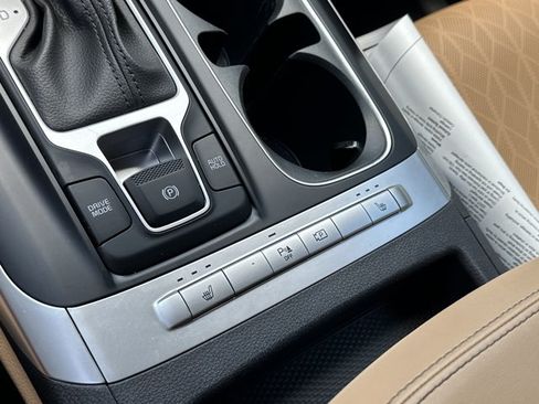 Certified 2024 Kia Carnival LX FWD image 37