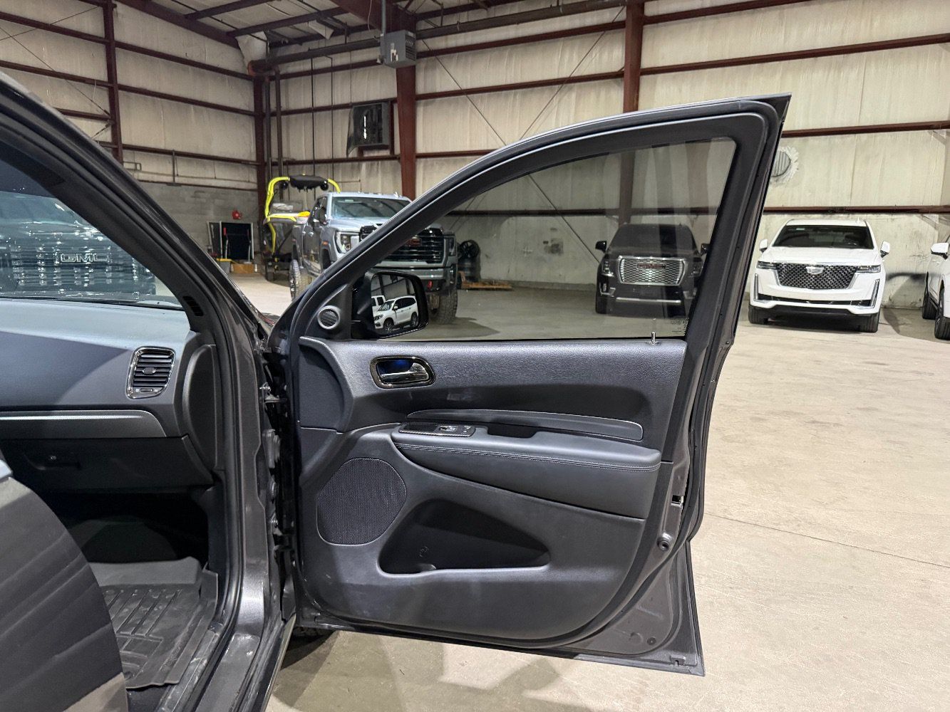 Used 2020 Dodge Durango R/T w/ Blacktop Package AWD/4WD image 25