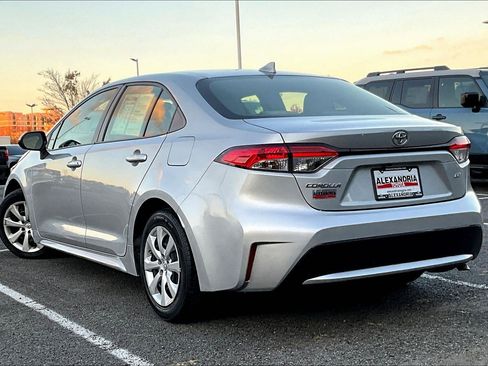 Used 2022 Toyota Corolla LE image 11