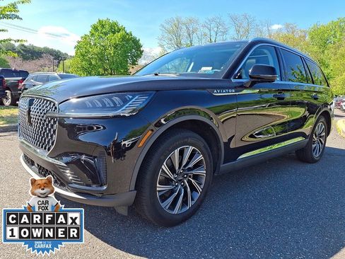 Used 2025 Lincoln Aviator AWD image 3