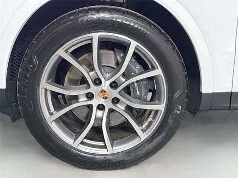 Certified 2026 Porsche Cayenne AWD/4WD image 11
