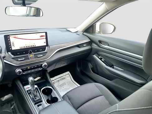 Used 2023 Nissan Altima 2.5 SV w/ SV Premium Package image 24