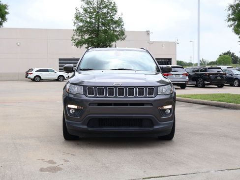 Used 2019 Jeep Compass Latitude FWD image 6