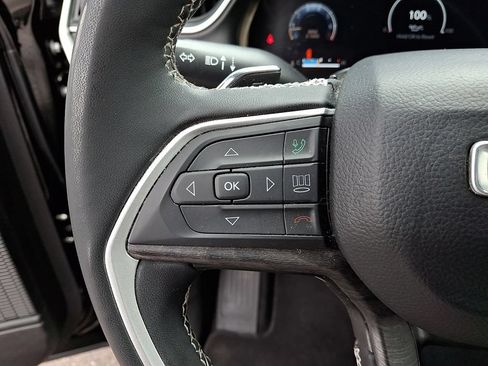 Used 2023 Jeep Grand Cherokee Limited w/ Luxury Tech Group II AWD/4WD image 22