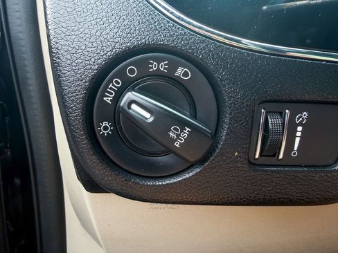 Used 2019 Dodge Grand Caravan SXT FWD image 26
