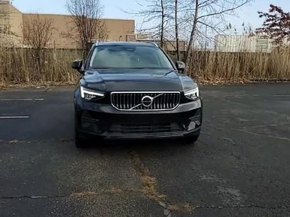 Used 2025 Volvo XC40 B5 Core