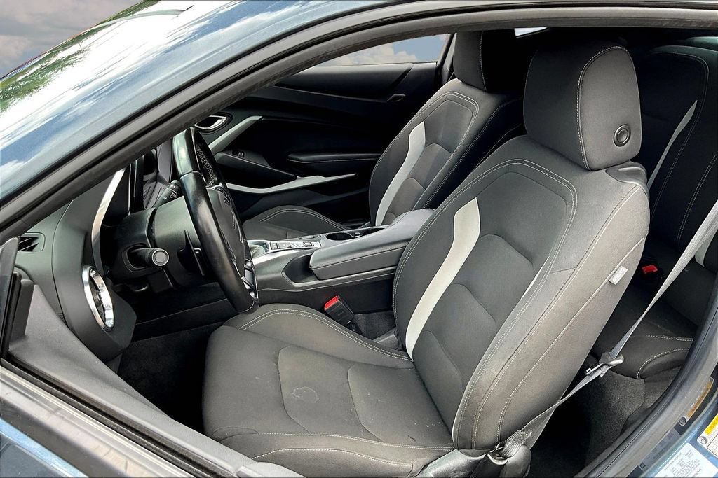 Used 2022 Chevrolet Camaro LT w/ Technology Package RWD image 20