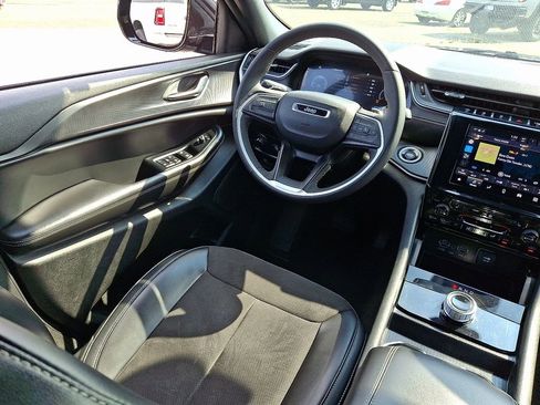 Used 2023 Jeep Grand Cherokee L Laredo image 15