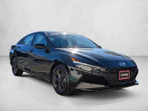 Certified 2023 Hyundai Elantra SEL image 3