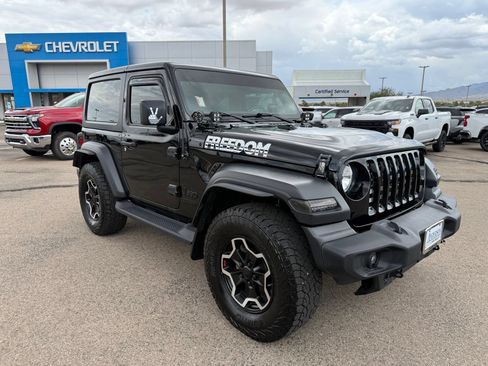 Used 2022 Jeep Wrangler Sport AWD/4WD image 3