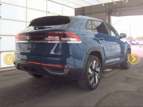 Certified 2025 Volkswagen Atlas Cross Sport SE image 2