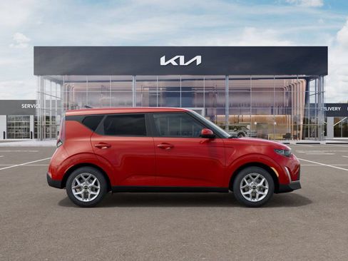 Used 2025 Kia Soul LX w/ LX Technology Package FWD image 7