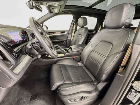 Certified 2024 Porsche Cayenne AWD/4WD image 5