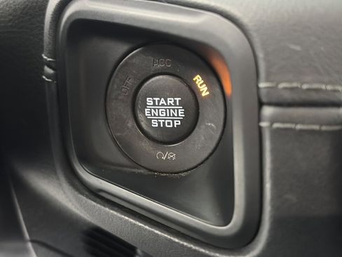 Used 2024 Jeep Wrangler Unlimited Rubicon w/ Technology Group image 26