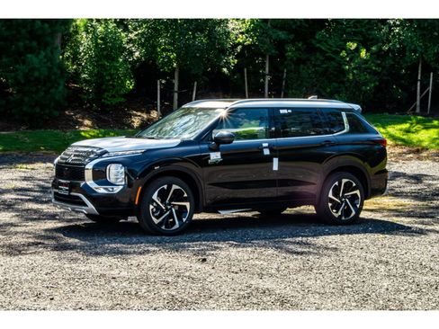 New 2025 Mitsubishi Outlander image 3