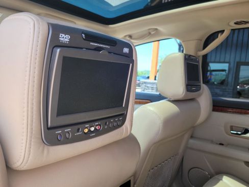 Used 2008 Cadillac SRX AWD w/ Utility Package image 16