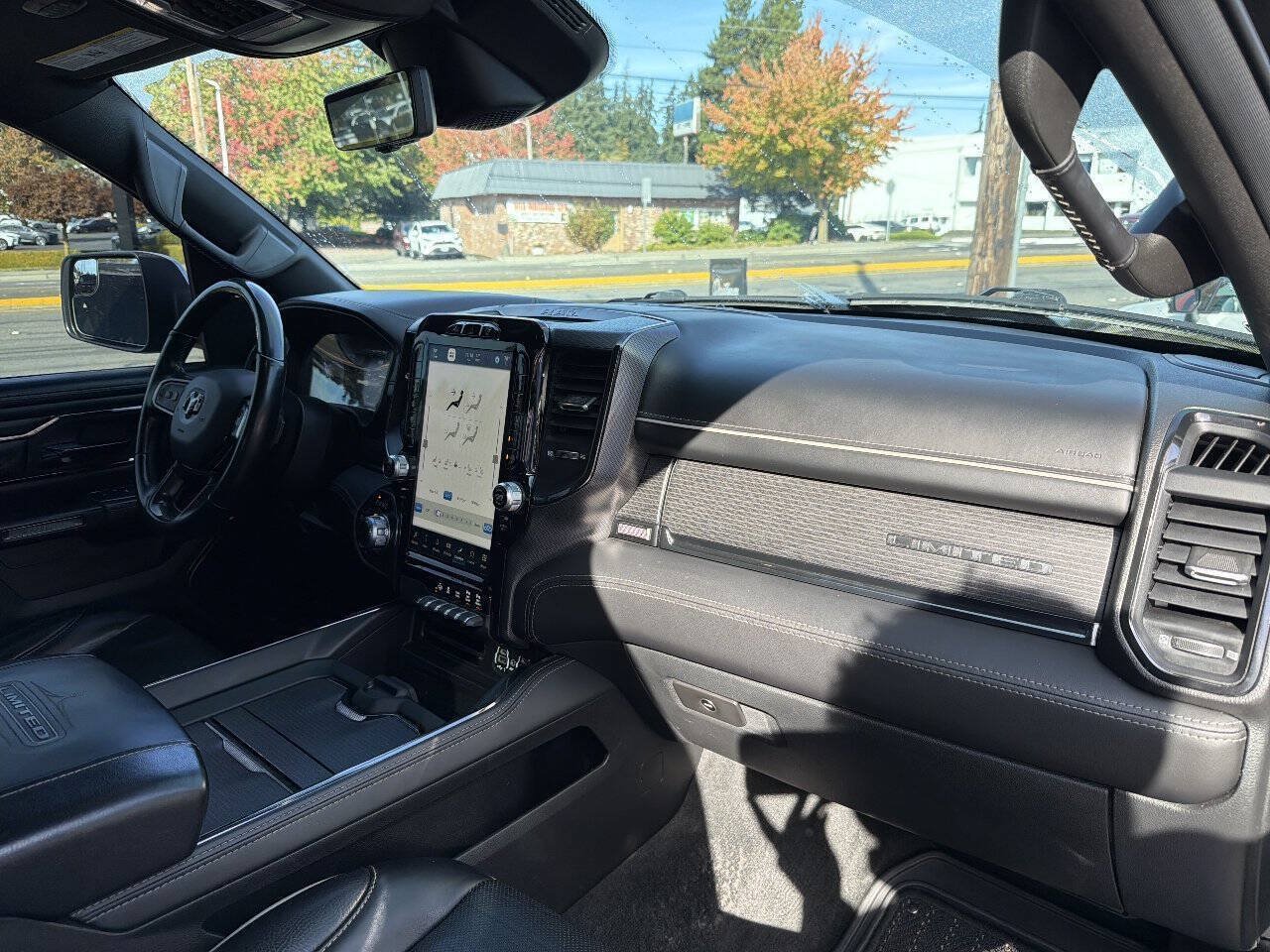 Used 2022 RAM 1500 Limited AWD/4WD image 19