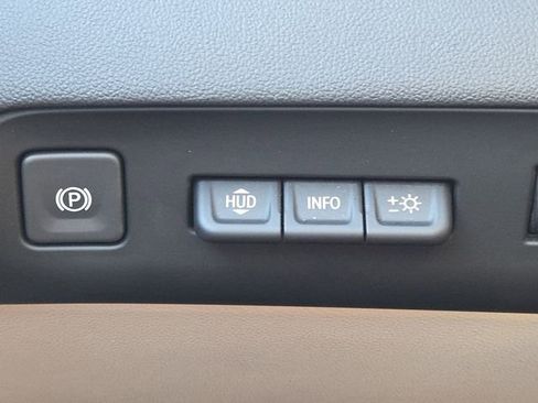 Used 2022 Buick Enclave Premium w/ Experience Buick Package image 13