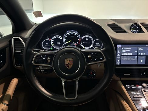 Used 2019 Porsche Cayenne E-Hybrid image 13