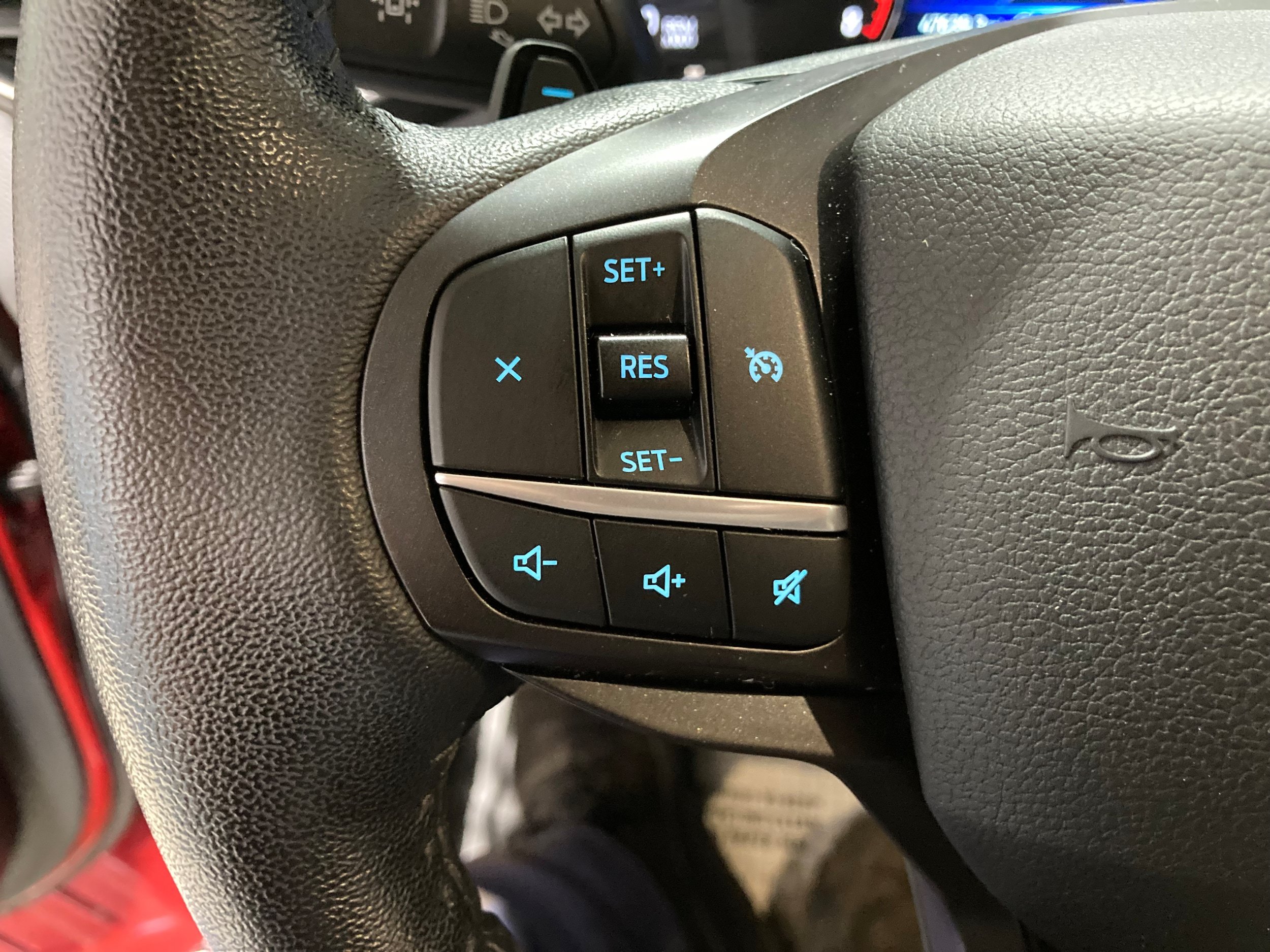 Used 2020 Ford Explorer XLT w/ Equipment Group 202A AWD/4WD image 24
