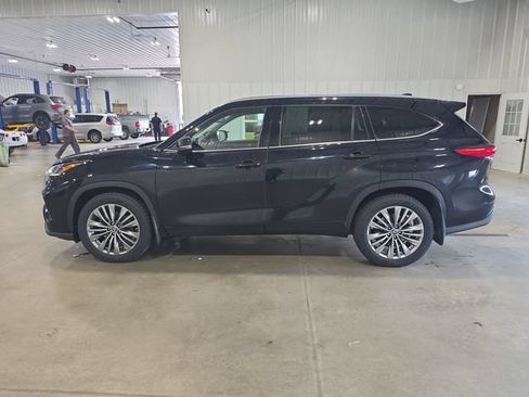 Used 2020 Toyota Highlander Platinum AWD/4WD image 5