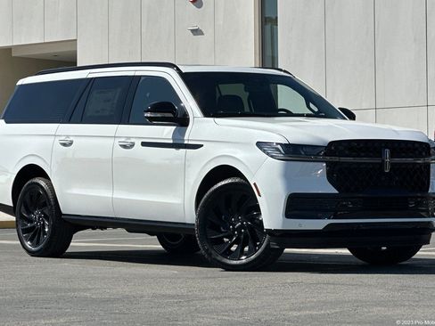 New 2026 Lincoln Navigator L Reserve w/ Jet Appearance Package AWD/4WD image 1