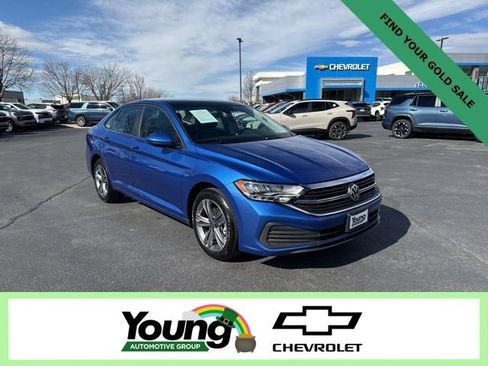 Used 2024 Volkswagen Jetta SE image 1