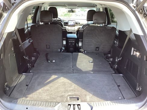 Used 2022 Ford Explorer XLT w/ Equipment Group 202A image 10