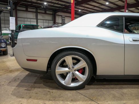 Used 2009 Dodge Challenger SRT8 RWD image 9
