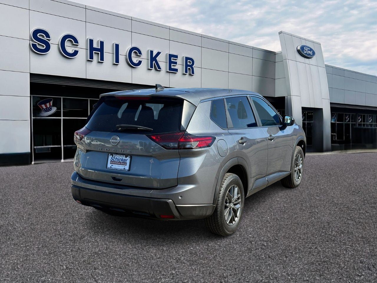 Used 2024 Nissan Rogue S FWD image 2