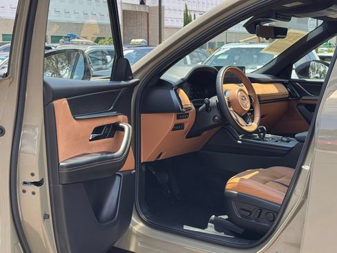 Certified 2025 MAZDA CX-70 3.3 Turbo S w/ Premium Plus AWD/4WD image 8