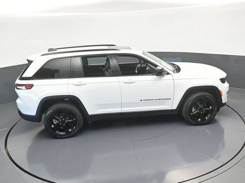 Used 2025 Jeep Grand Cherokee Altitude image 52